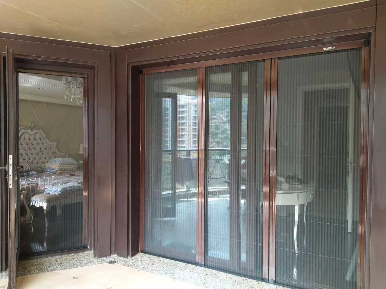 隐形纱窗应用案例 现代家居的隐形守护者